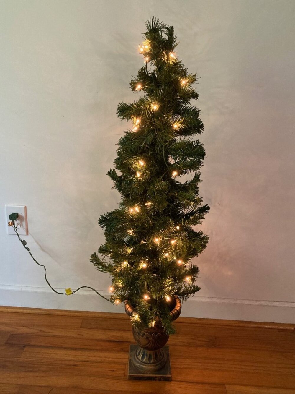 4ft Prelit Entrance Christmas Tree